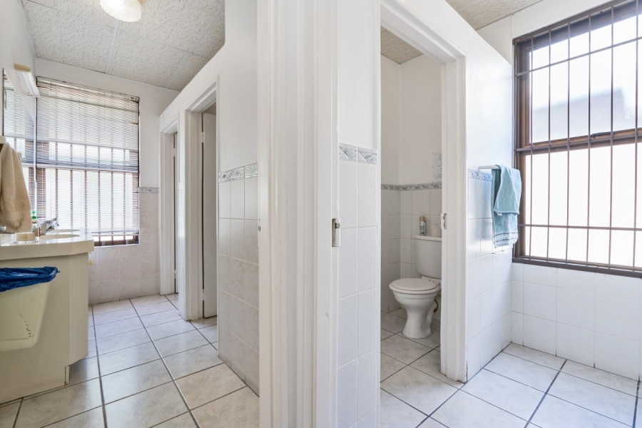 To Let commercial Property for Rent in Claremont Western Cape